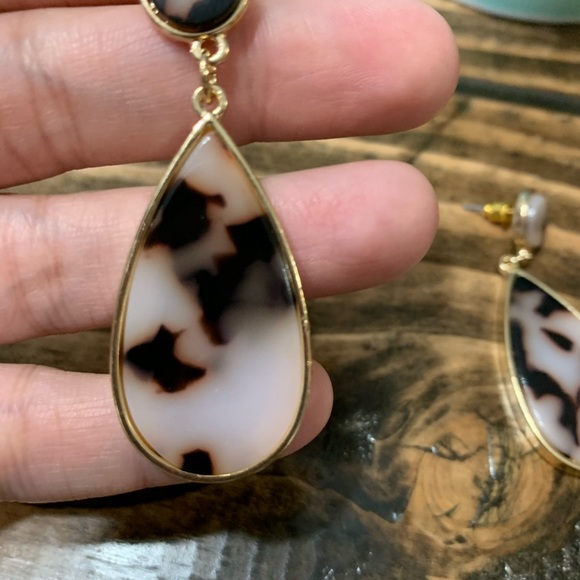 New gold drop earrings - Picture 3 of 6